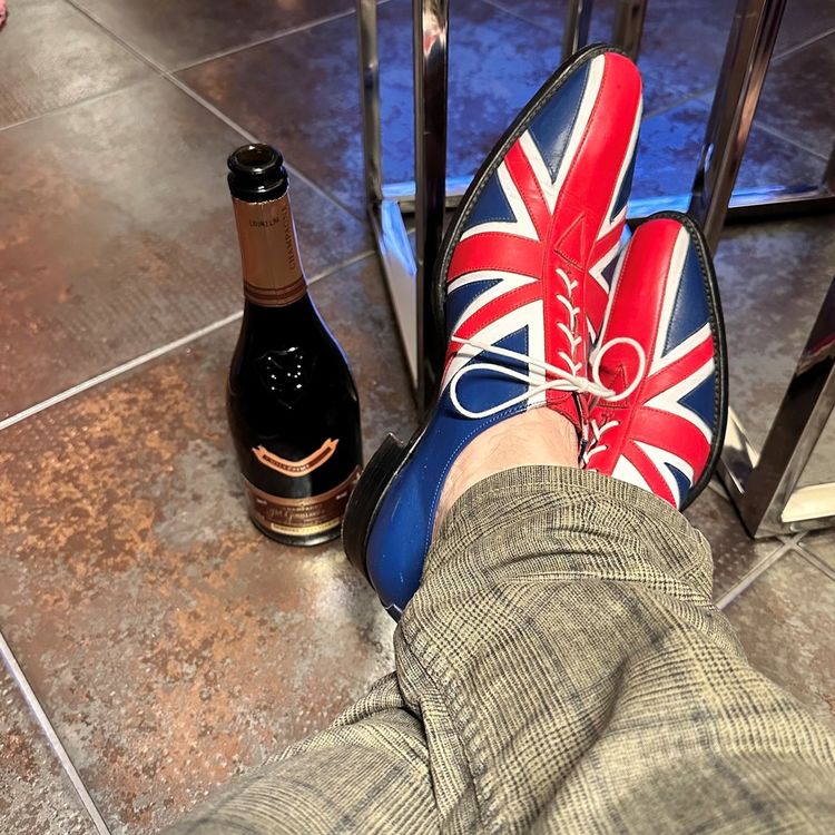 Thomas and his Albion's seeing the New Year in with bubbles!!