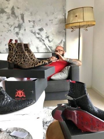 Gordon Anderson 'Gunslingers at the ready'