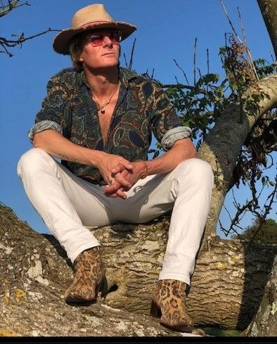 Scott Wimsett perusing the horizon in his leopard Sylvians