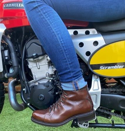 Lisa Campbell, Frantic on her Fantic ! resplendent in her Hannibal Lech-ters..