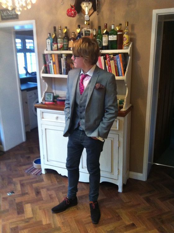 Tommy Massingham looking somewhat dapper in his Dashwood suede's. 