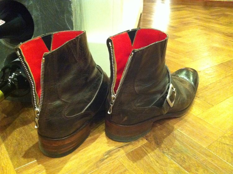 JW Lemmy Mad Dogs taking a breather after a hard evening out , living up to their names sake