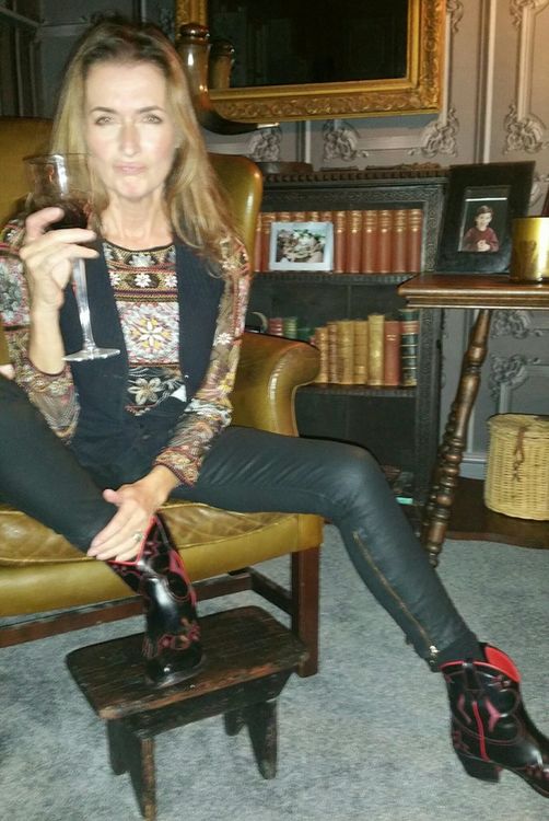 Susie in her Siouxsie's enjoying Lord Rochester's blood!