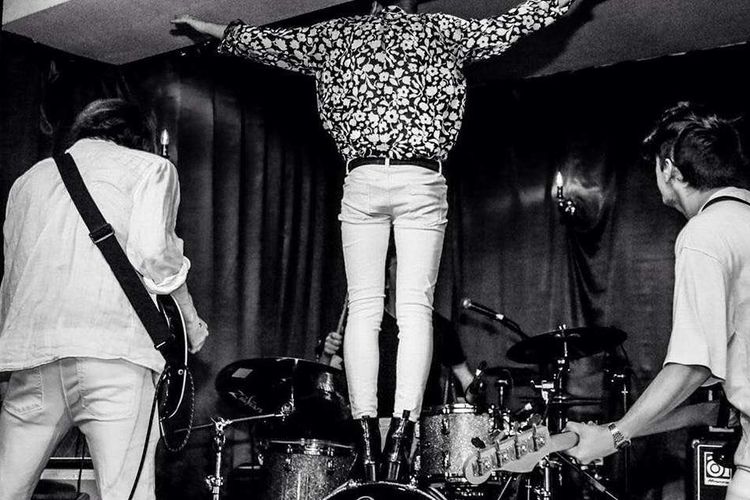 Zach ffom King no One on stage in his Sylvians