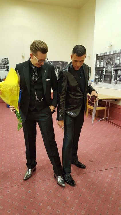 Craig Anthony Lees, and a Marc Almond fan at the Leeds Town Hall proudly showing off their JWs. Memo