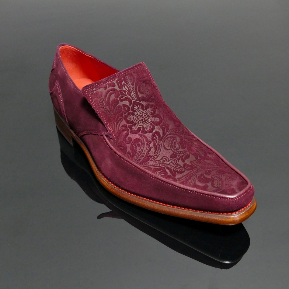 Melly 'Salvador' in the garden of good and evil slip on