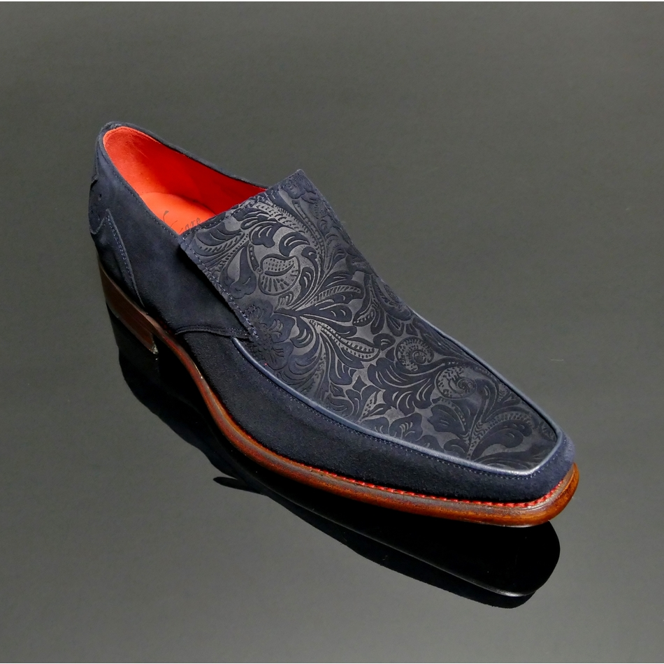 Melly 'Salvador' in the garden of good and evil slip on
